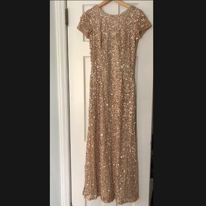 Short Sleeve Sequin Mesh Gown
ADRIANNA PAPELL